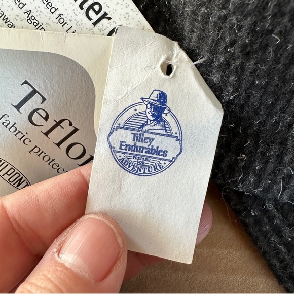 NEW.The Tilley Winter Cap, vintage. Wool and fleece. Gray, textured. - Picture 8 of 13